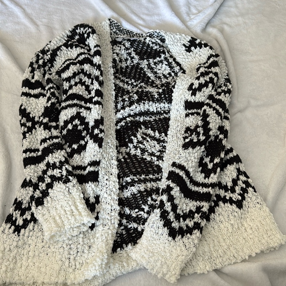 Cardigan Black and White